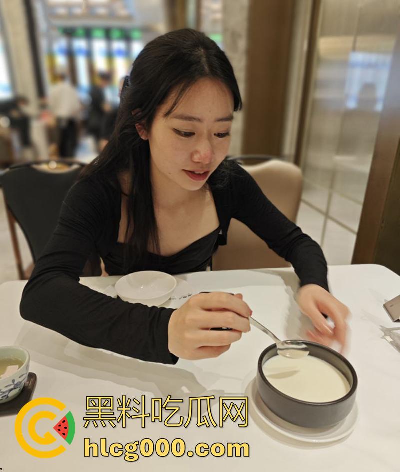 青岛港湾职业技术学院【李琦杉】，表演艺术专业母狗，为了买包和奢侈品，被富哥包养各种调教！-5