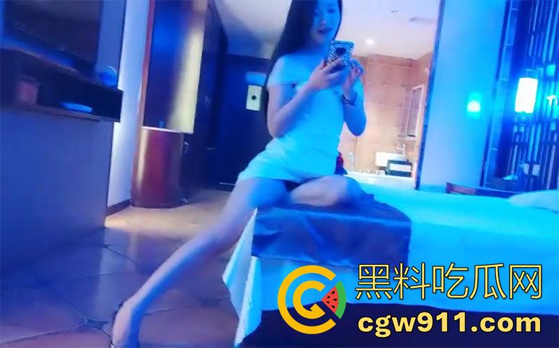 卖逼女的生活日常实拍，城中村的各式骚鸡，还有等客人时带孩子的，被客人按腿打桩，逼估计都长茧子了吧！-7