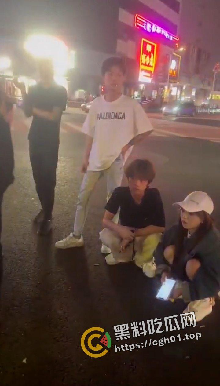 抖音网红【李金帅】街头惹事被暴打 恶人自有恶人磨 这下不嚣张了-2