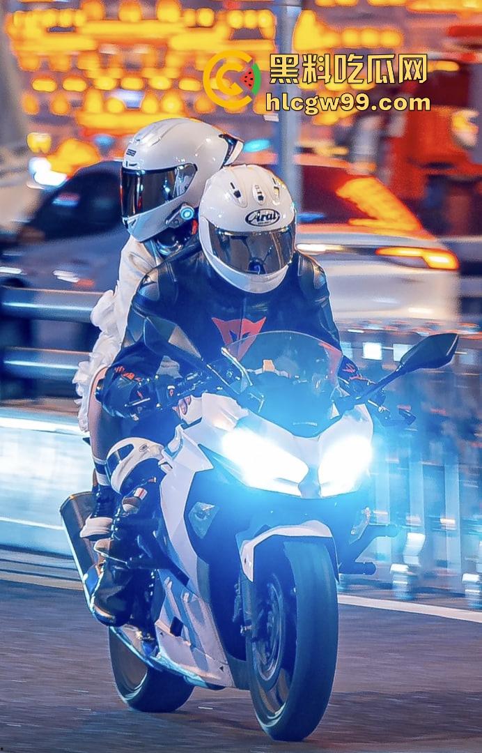 重庆22岁摩托博主【蓄意喵喵拳】抬头骑摩托玩命秀逆行甩头，受伤住院还水滴筹，这波操作真是秀到飞起！-13