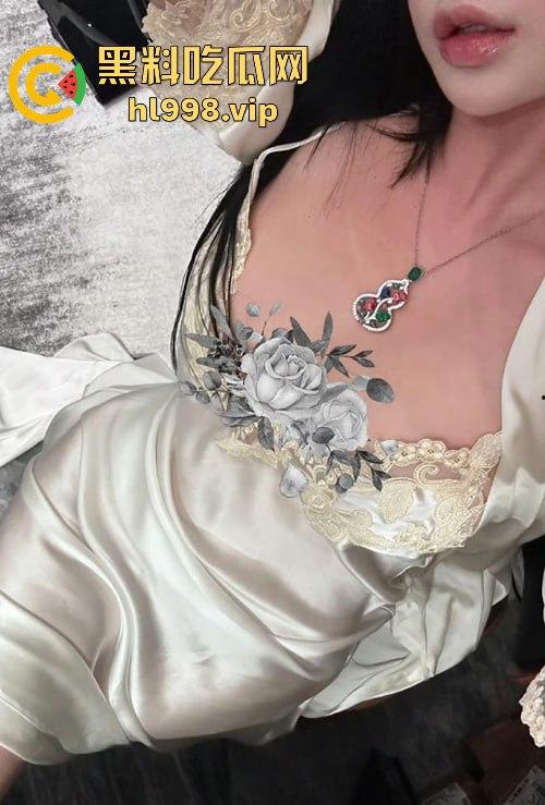 抖音甜美御姐网红【美美子】露点博流量，颜值顶级，炮架子就等大哥上！-14