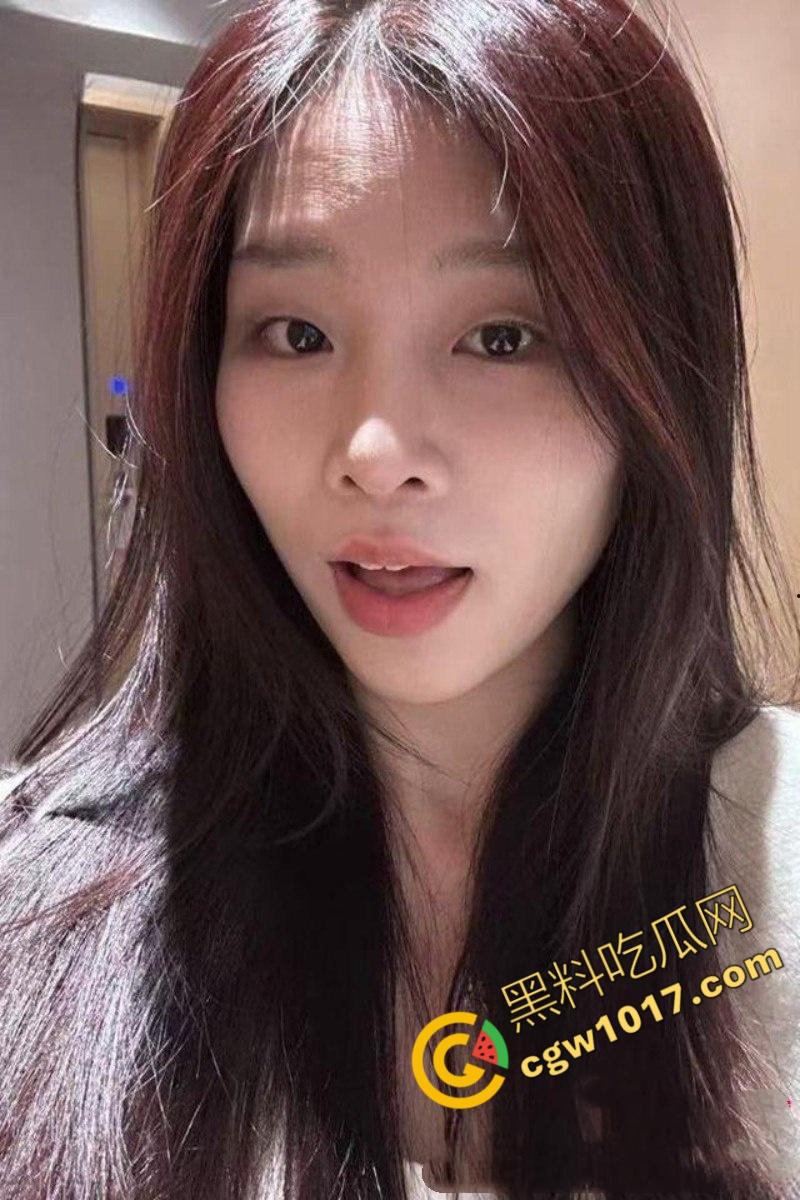 长沙工业学院大二清纯学姐【李芊婉】不雅视频曝光，雪肌黑丝大长腿，高潮迭起翻白眼，校园女神淫荡自慰，大屌猛插满足欲火-4