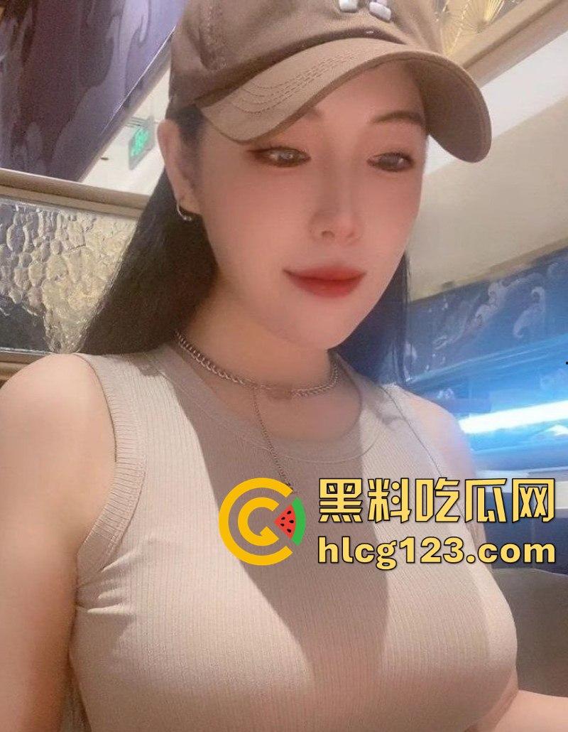 广州轻工学院王瑶琴打飞机手法堪比技师!黑丝情趣内衣边干的浪叫,爽得让人眼红!-3