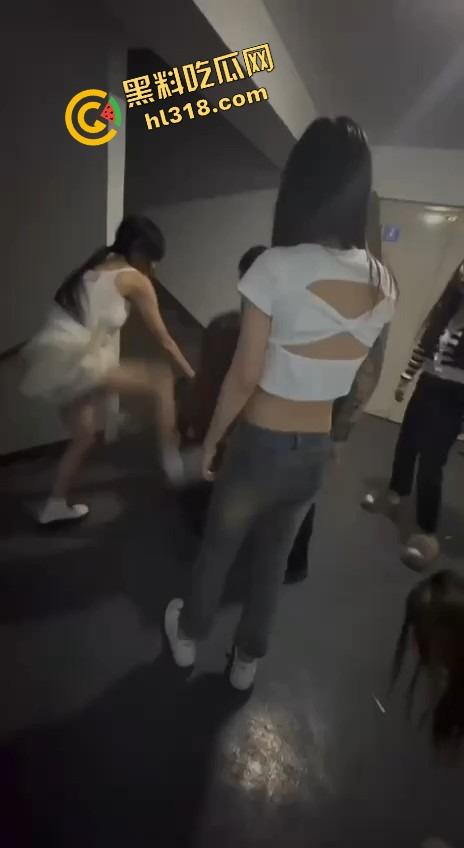 辽宁沈阳校园霸凌恶臭升级，不到18霸凌女同学还直播炫耀，年龄不到不判刑，打人视频明码标价6.6元！-10