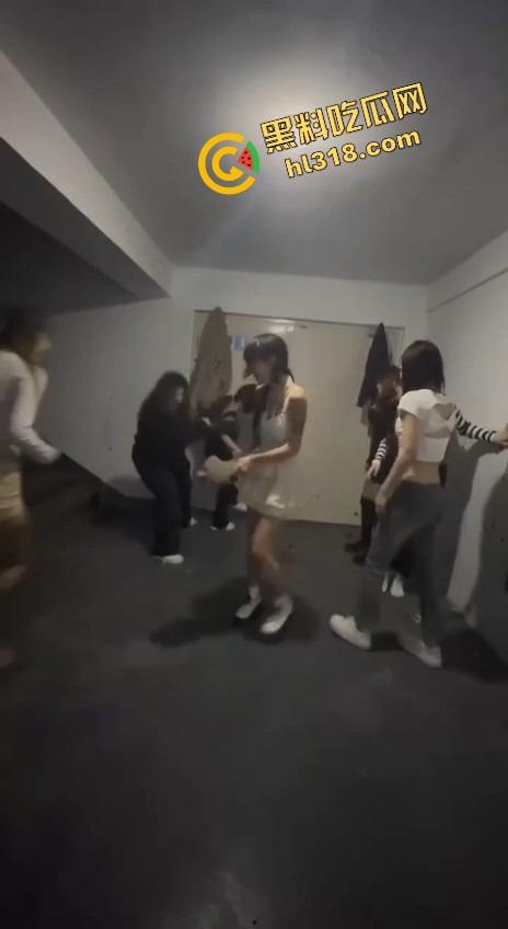 辽宁沈阳校园霸凌恶臭升级，不到18霸凌女同学还直播炫耀，年龄不到不判刑，打人视频明码标价6.6元！-20