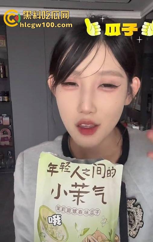 抖音反差母狗【王圆圆】骚气舞蹈视频流出，蕾丝透明装扭的真骚。-2