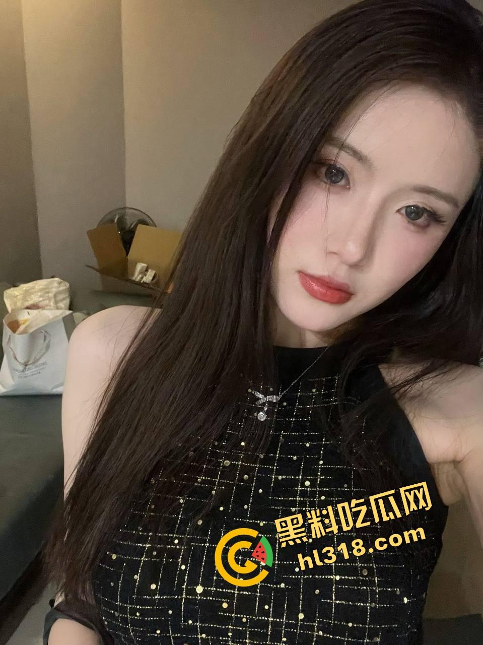 00后小情侣KTV开整，边唱歌边啪啪，操完还把内衣留包厢，雁过拔毛人过留情物！-1