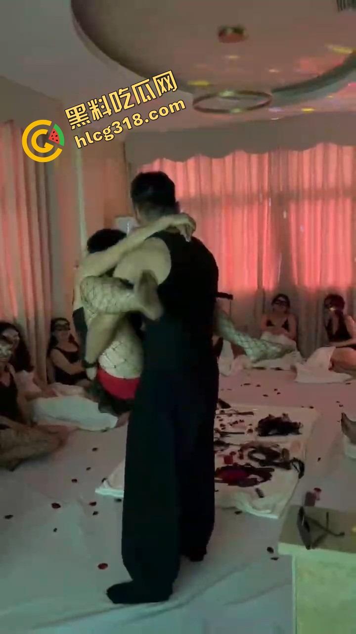 驭夫之术上线，人妻戴面具现场上课，学习如何制服男人的小老弟，老师亲自演示体位口活本事实战！-9