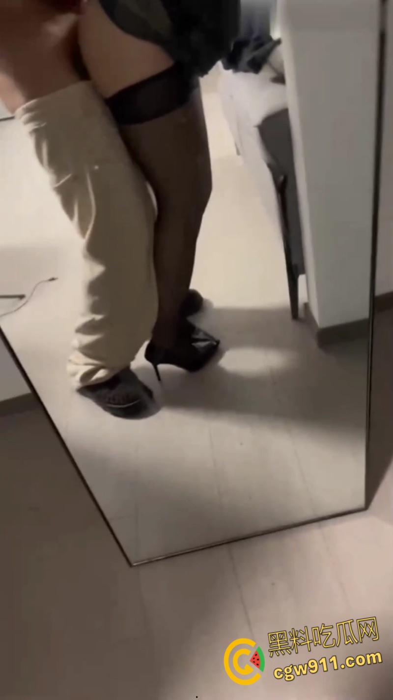 迷奸女儿包臀裙黑丝老师，春药上头高跟鞋跪地口交，翘臀母狗被无套内射，人民教师也一样骚！-4