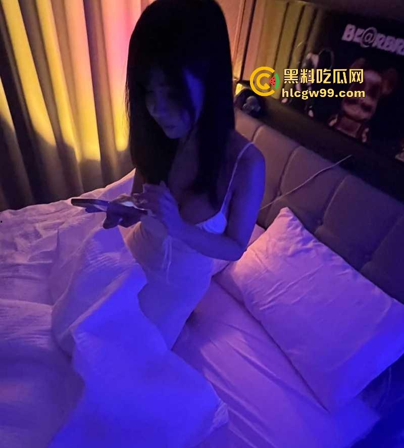 夜店巨乳美女身材炸裂，极品身材陪酒到烂醉，包厢内给老板口交骑乘，把老板玩爽了全程骚气满满！-10