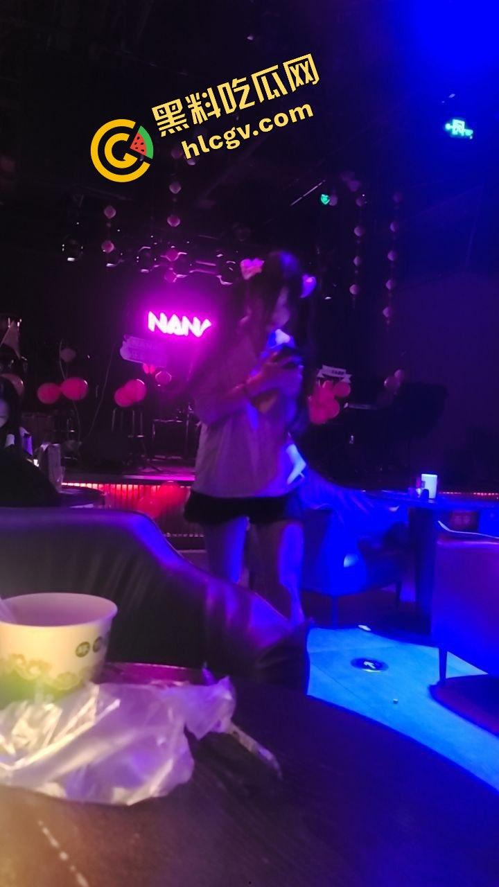 江西艺术职业学院小骚货【林舟漪】大一就在酒吧乱混 和混混开房做爱!独家曝光流出!-4