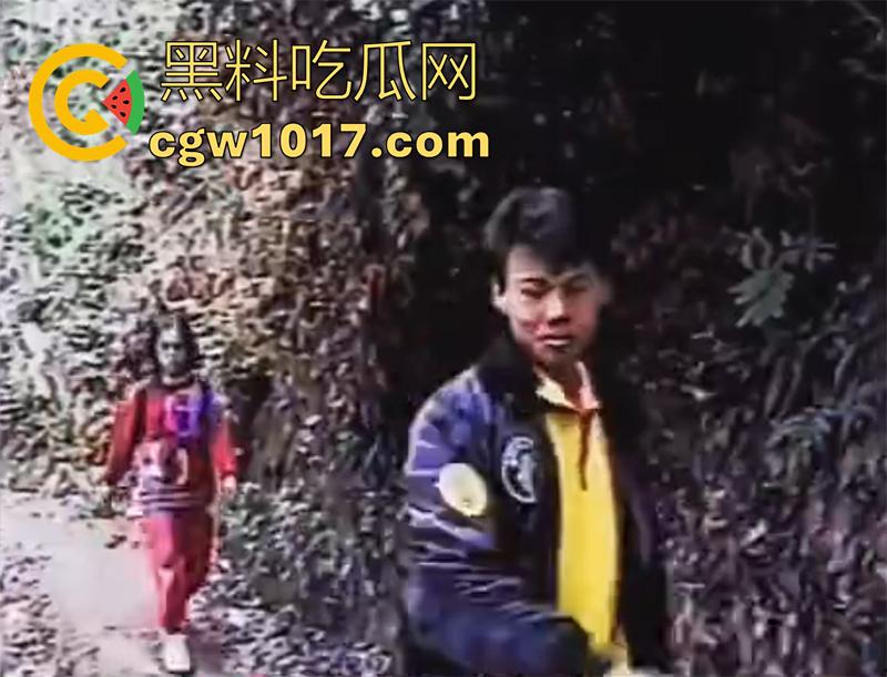 胆小勿入！实录见鬼灵异事件，台湾红衣小女孩真实录像，脸色铁青面容恐怖，旅行团回忆没有这个小女孩！-6