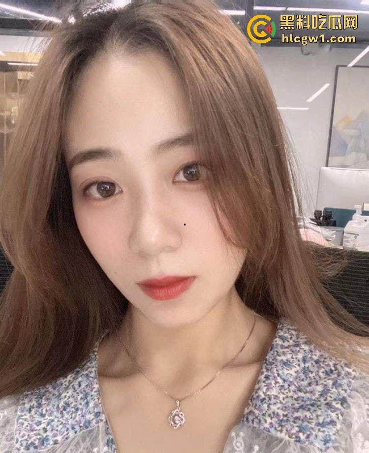 风骚少妇『孙颖怡』被爆浪逼舔蛋贼销魂!老公常年出差,她寂寞得被瓜友拿下,舔鸡老狗卖力被操到天亮!-2