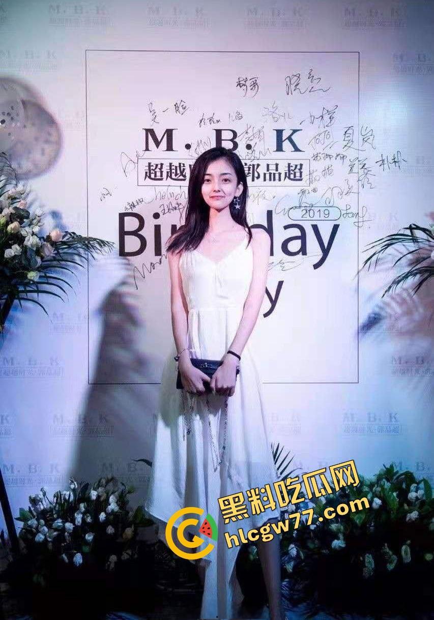 这学姐『沈芹』太TM骚,白天喝拿铁晚上扒着被人操得一滩水,奶头硬得像螺丝钉,后庭都主动送上来!-4