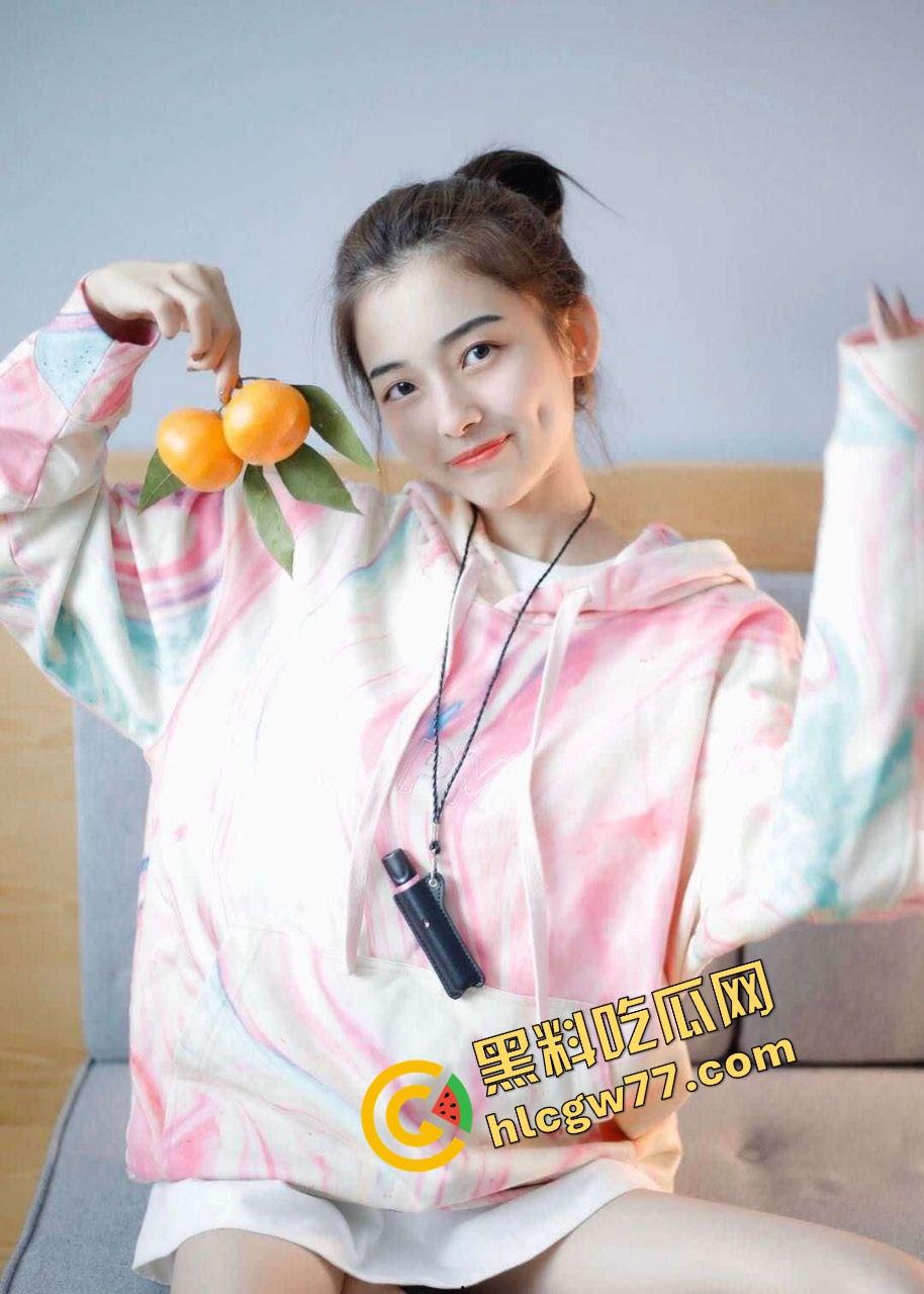 这学姐『沈芹』太TM骚,白天喝拿铁晚上扒着被人操得一滩水,奶头硬得像螺丝钉,后庭都主动送上来!-5