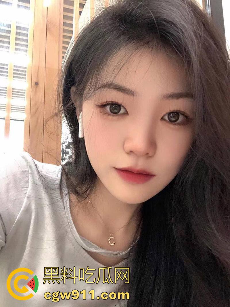 昆明理工大学系花【李梦静】，大长腿御姐女神，跟体育生学长酒店打桩爆操，吃鸡巴的样子还真是淫荡！-1