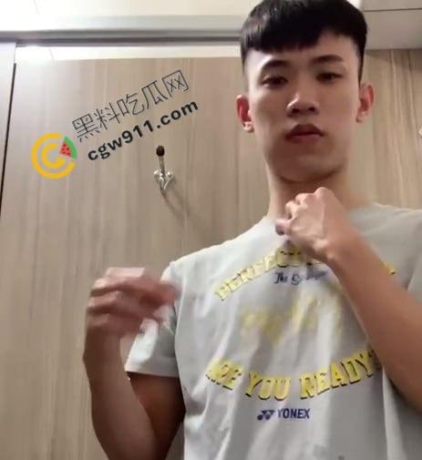 台湾羽毛球名将卢震私密视频流出全网疯传，直视镜头与女友激情激战，猛男本质暴露无遗-2