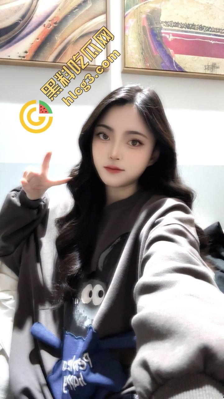 瓜友投稿曝光模特骚货『兔兔』美臀配花纹引人注目 第一视角多场景后入爆操诱人撸！-3