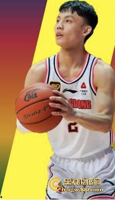 CBA赛场成啦啦队透明高跟的秀场，球迷目光全被那双高跟吸引，比赛啥的都无所谓！-3