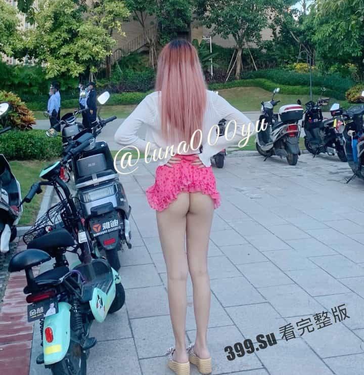 露脸天花板级别 魔鬼身材露出艺术家 推特福利姬#娜娜 闹区饭店街边挑战各种人前露出 无内游走地铁街头 公众场合玩跳蛋 强的离谱！-5