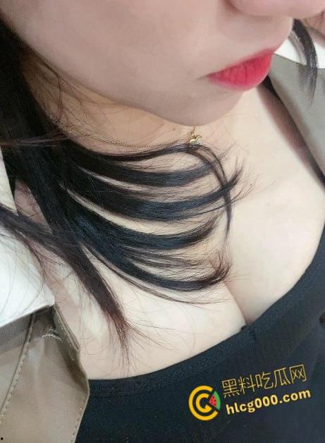 再次无套内射危险期的表姐，表姐主动勾引我出来，迫不及待的口交骑乘，太兴奋把表姐姐肉丝屁股打肿了！-3