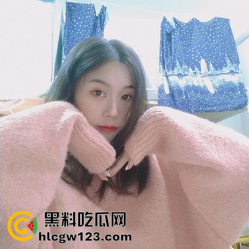 浙江艺术高校舞蹈系厕拍,大神冒死偷拍学委【王玉琦】,小穴翘臀清晰可见,附带学委生活照!-5