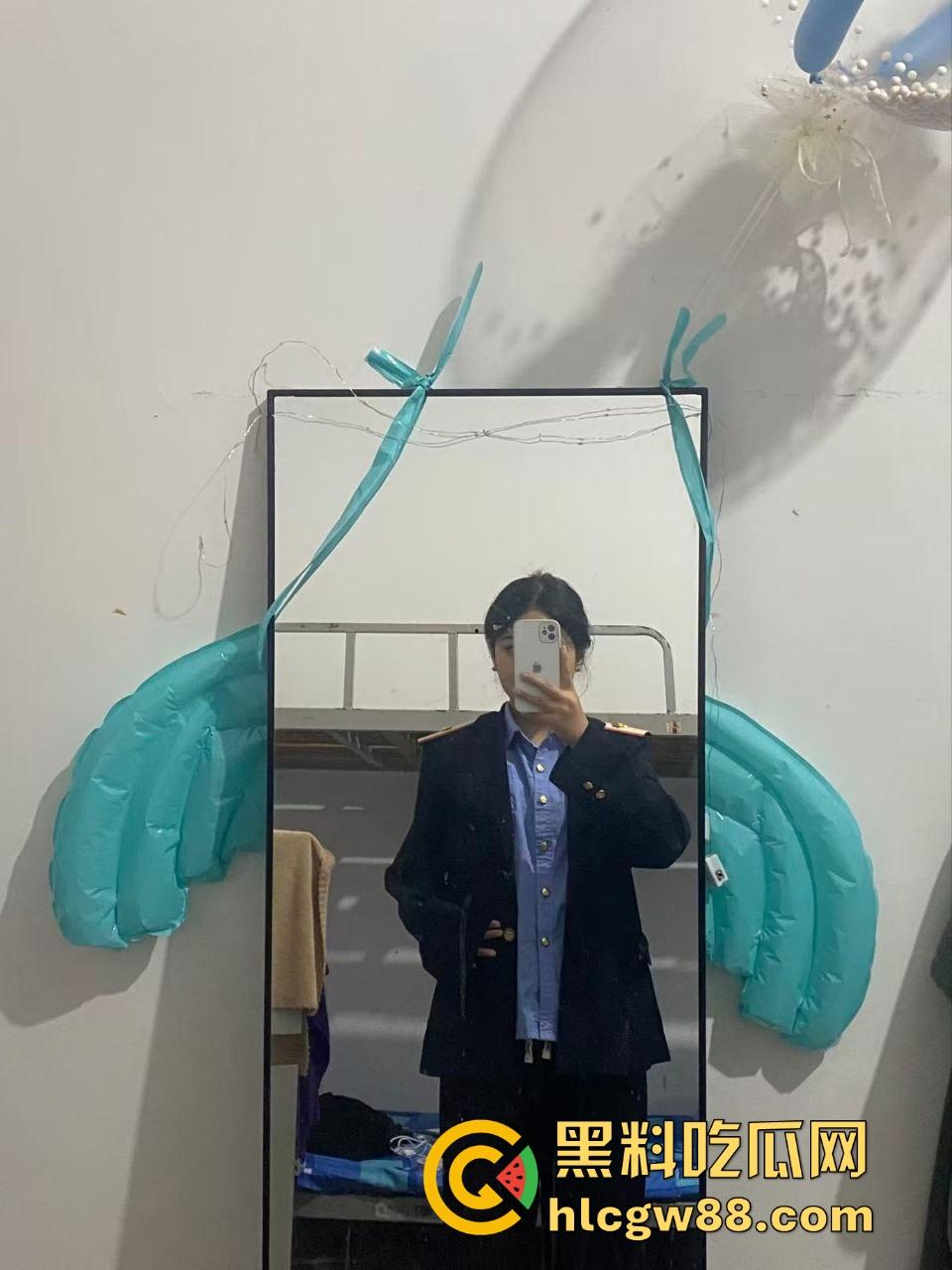 玩和平精英撩到骚货妹子，装纯给我骗皮肤，转头变身贱狗勾搭全图男，铁路学校的婊子明年毕业不知祸害谁！-7