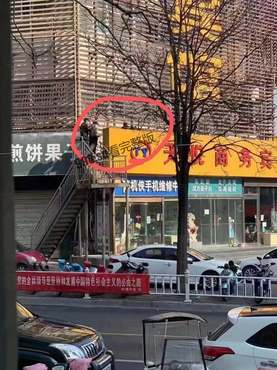 山东泰安抢银行 没想到劫匪通过抖音直播，知晓警方狙击手准确位置-5