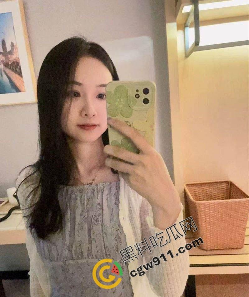 深圳北航校花【赵蕊】激情约炮！蕾丝性感，奶大肥硕，嫩穴乱颤，激情狂插，看得众人直呼过瘾-1