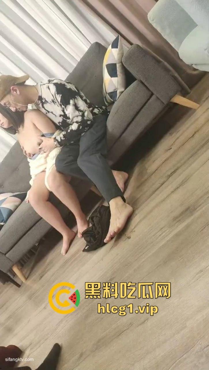 台湾AV拍摄现场被偷拍泄密，真实拍片幕后大揭秘，男女主角当众啪啪竟如此艰辛！-2