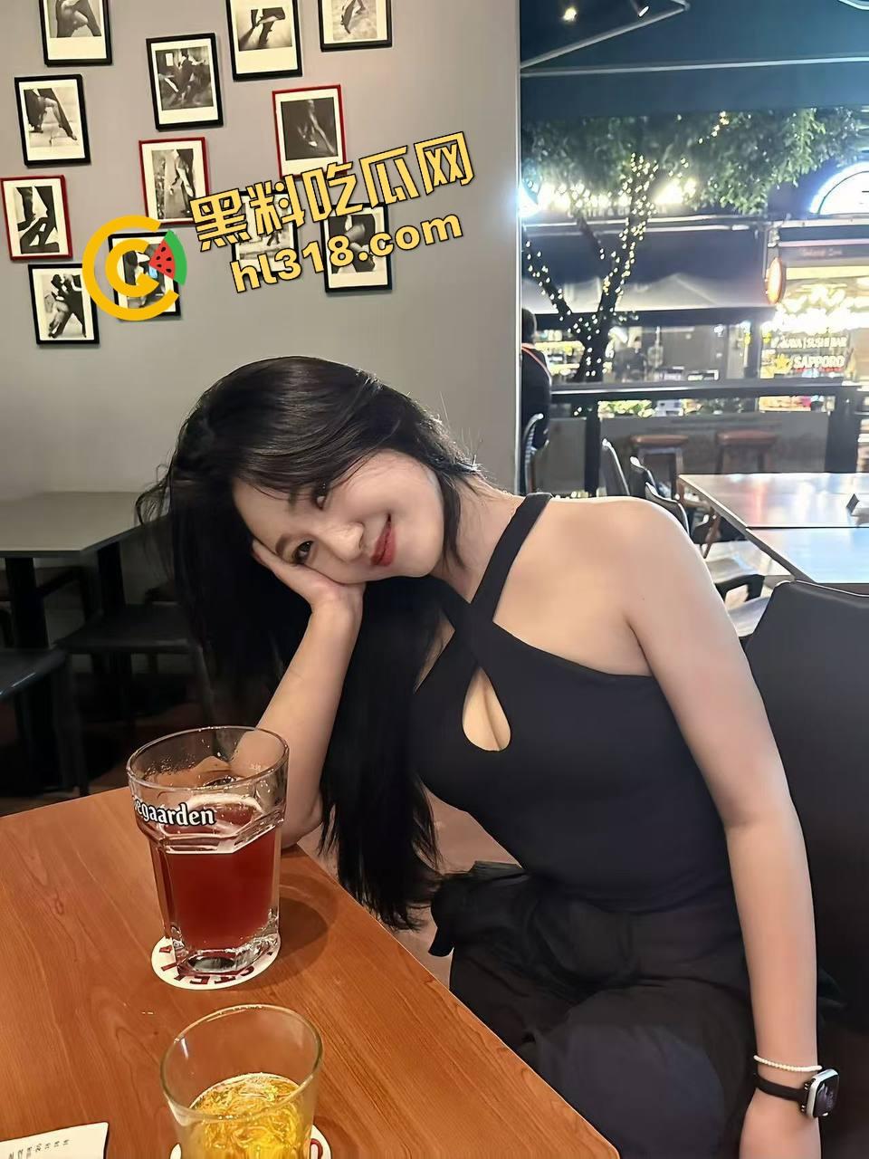 海角大神分享会喷水的亲姐姐,酒吧里爆操醉酒姐姐,酒劲上头让她喝尿,最后带回酒店肛射睡奸!-6