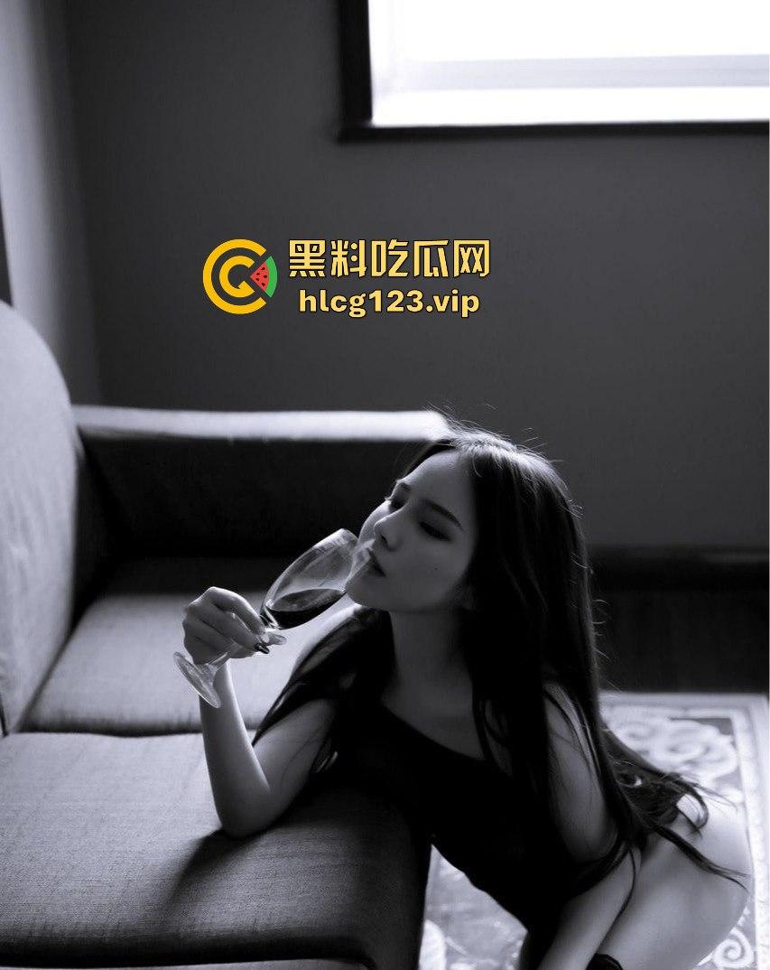 抖音小网红【奔跑晶骡子】私密系列再度曝光，大哥专享，奶子逼随便看！-20