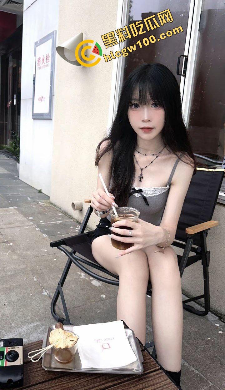 广东广州兼职大学生反差骚鸡『陈莹』缺钱约炮校外土豪大哥 穿JK酒店开房后入爆操骚逼射奶！原创独家流出！-1