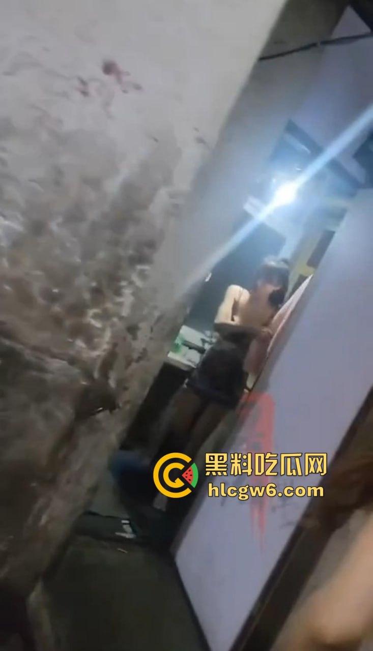 暗访破楼花房闺阁!外面像废墟,里面全是300块起步的小仙女,真是男人的避风港,这种地方不来都对不起自己!-2