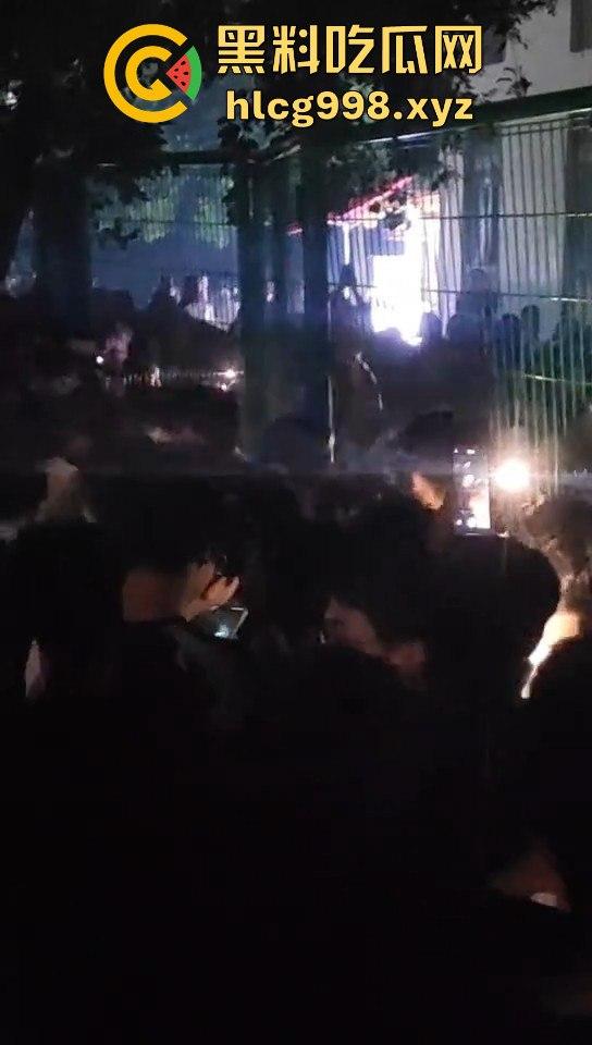 河南郑州黄河科技学院！女主用男友VIP卡狂开房，六年感情养了别人的母狗！-8