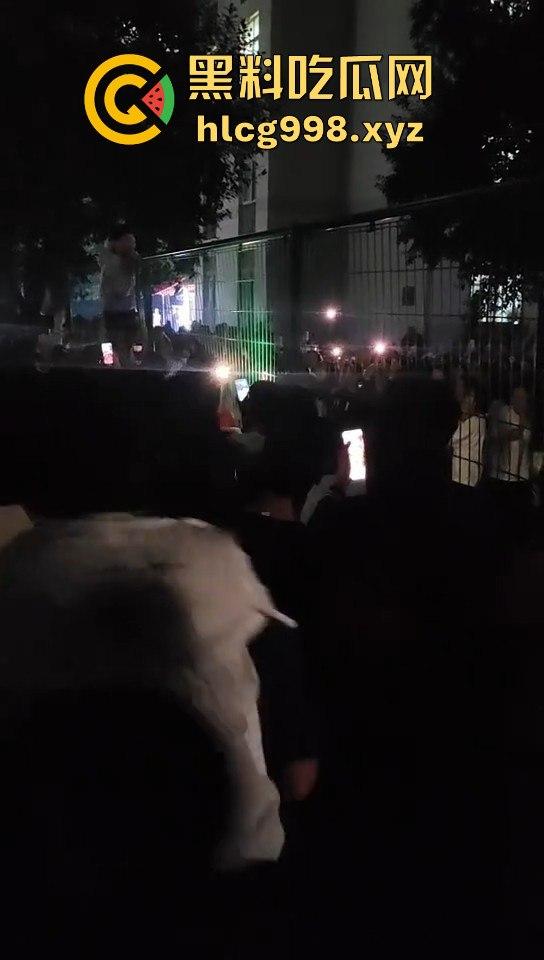 河南郑州黄河科技学院！女主用男友VIP卡狂开房，六年感情养了别人的母狗！-9