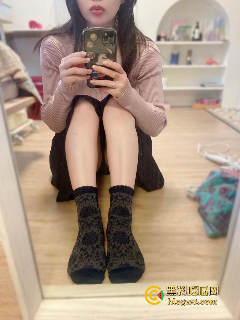 极品身材御姐【Rikak】上线 自曝福利顶级美颜反差超大，骚得像只母狗马甲线大奶加持，撸完直接虚脱！-11