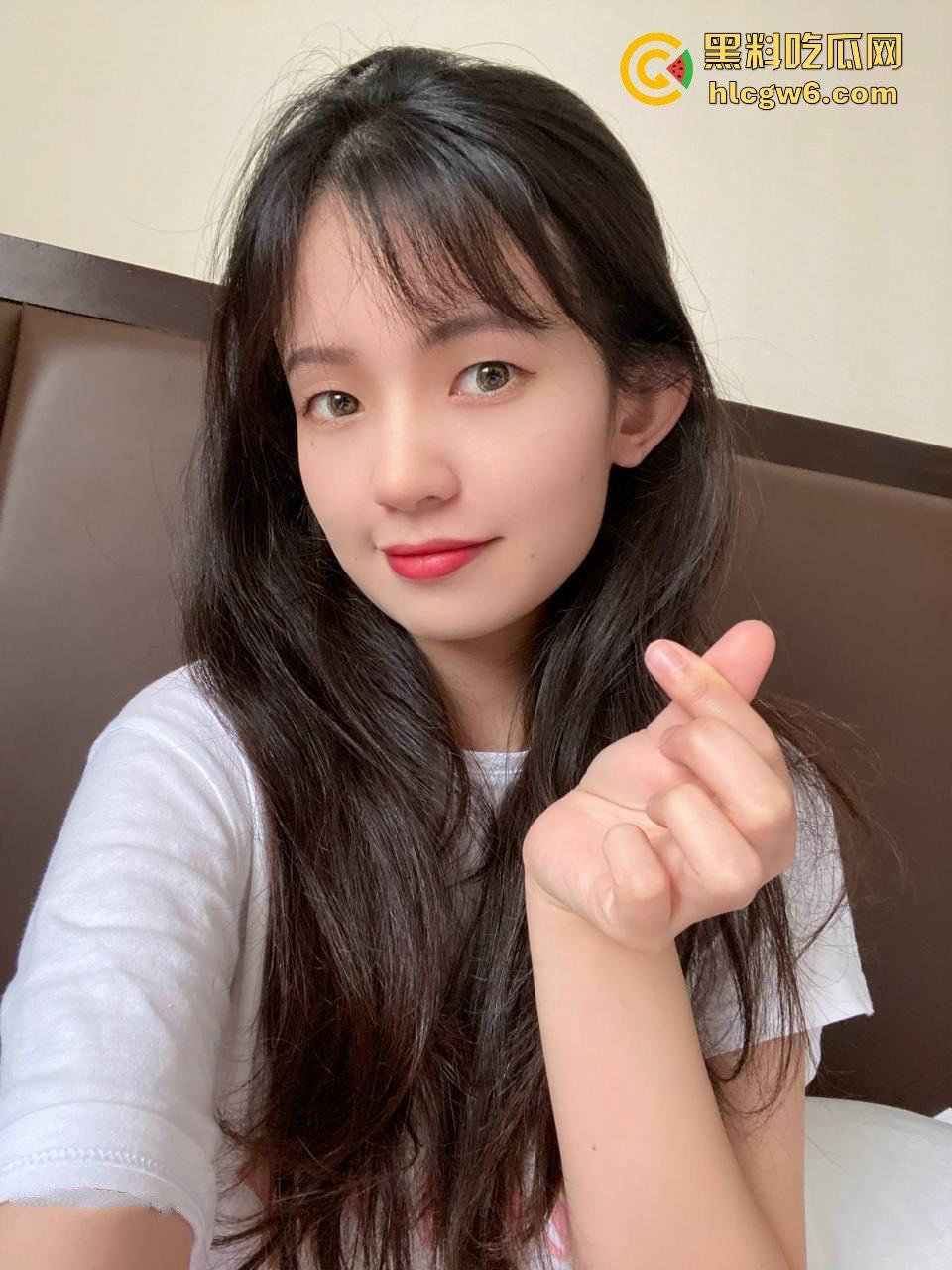 武汉眼镜妹【徐思涵】私密视频泄出！清纯外表下藏着一颗骚到骨子的肉欲灵魂！-10