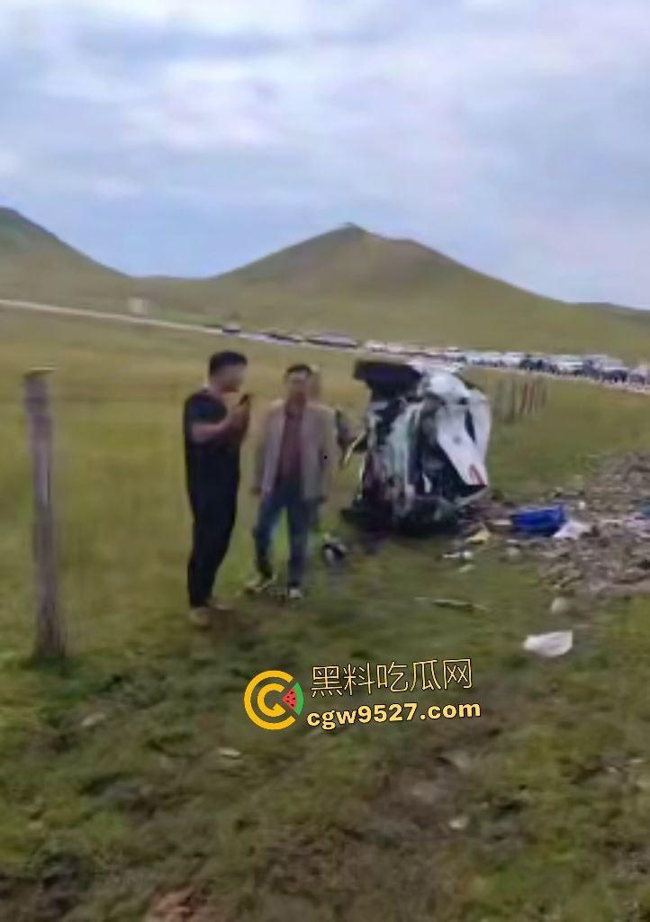 内蒙古赤峰水泥罐车失控狂撞!小米YU7成救命神器,车毁人安车主倒车神速变藤原拓海!-8