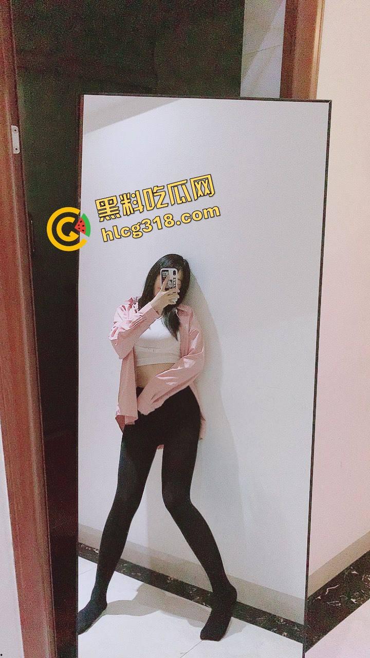 黑丝控天堂  女网友群里发黑丝自拍 问你们喜欢咬还是艹？咬咬咬 or 艹艹艹？回答我！-2