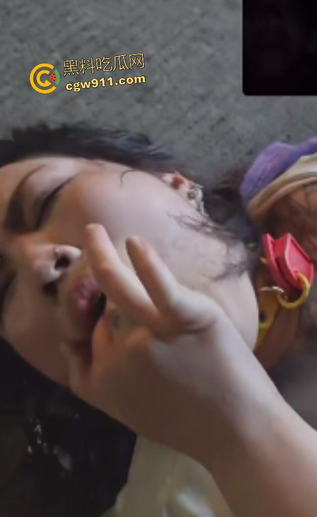 深圳浩南酒吧，符文贱货醉死路边狂抠喉咙！大奶毒猪喷酒汁如瘟疫喷泉，谁捡尸必然感染性病鸡巴烂掉！-1