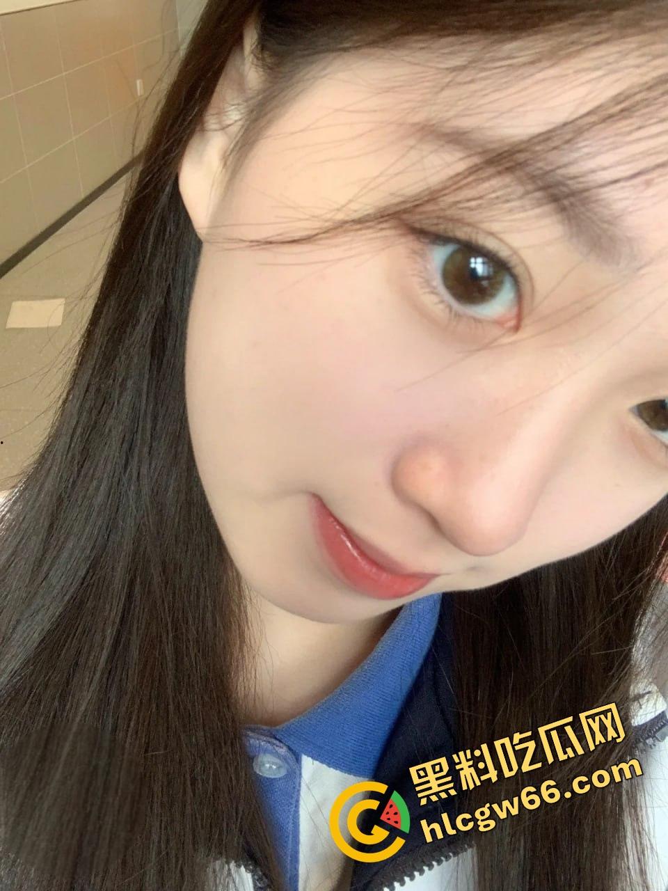 湖南骚学妹【苏润芝】穿着百褶裙给男友舔到发疯!白嫩奶子啪得跳,湿逼吸得啪啪响!-4