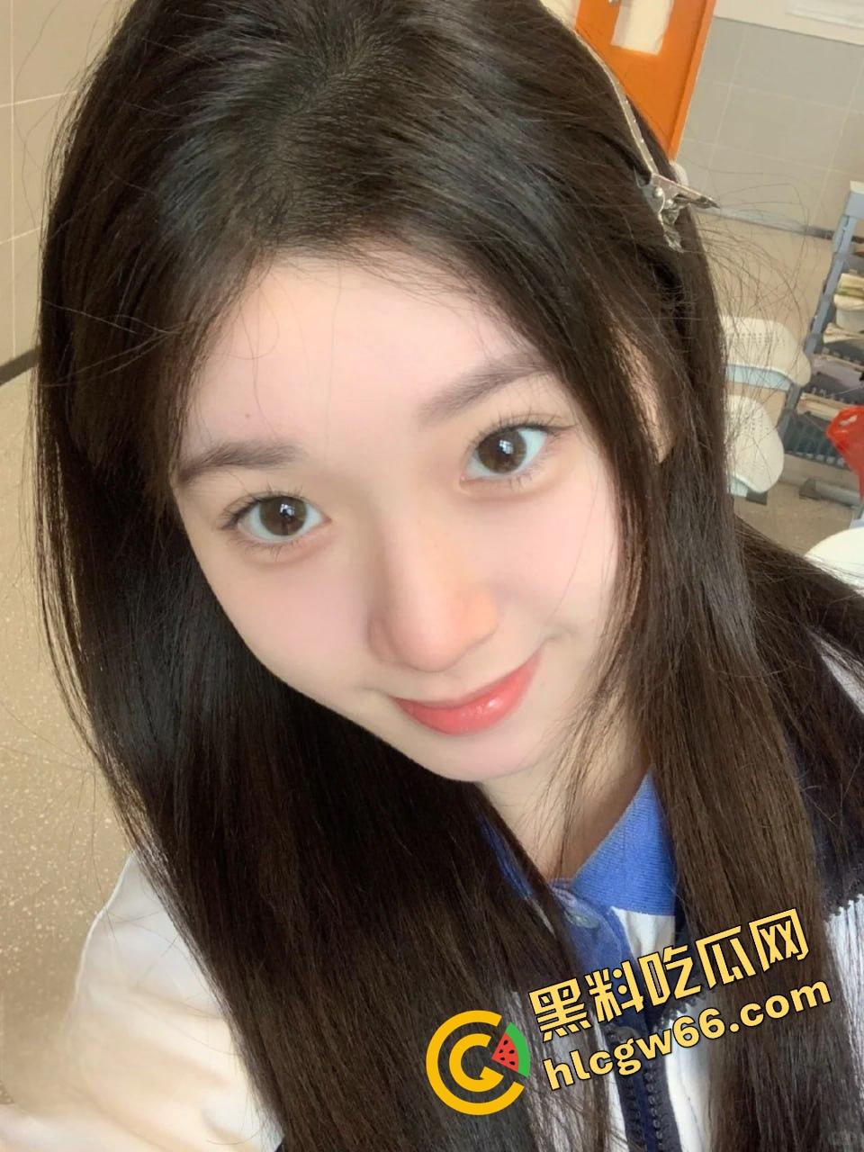 湖南骚学妹【苏润芝】穿着百褶裙给男友舔到发疯!白嫩奶子啪得跳,湿逼吸得啪啪响!-5