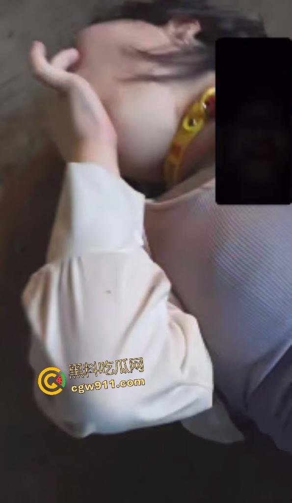 深圳浩南酒吧，符文贱货醉死路边狂抠喉咙！大奶毒猪喷酒汁如瘟疫喷泉，谁捡尸必然感染性病鸡巴烂掉！-7