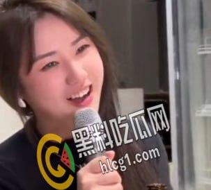 抖音爆大瓜!抖音千万粉丝网红 董赤赤 穿着白丝袜 露脸露点啪啪 果然微胖身材才是最好的炮架!-5