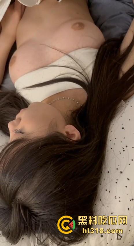 有钱人的玩物,轻轻松松一个小包拿下极品小妹,无套内射绝美小穴,又是羡慕有钱人的一天!-15