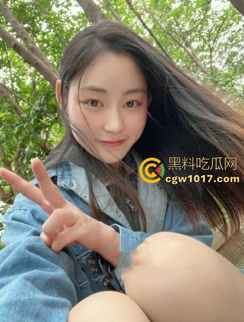 河南高挑骚逼营销【陈奕莹】清纯少女私下却是淫荡的母狗，在家发骚与人裸聊等操，全程露脸揉搓，这逼是真的黑啊！-3