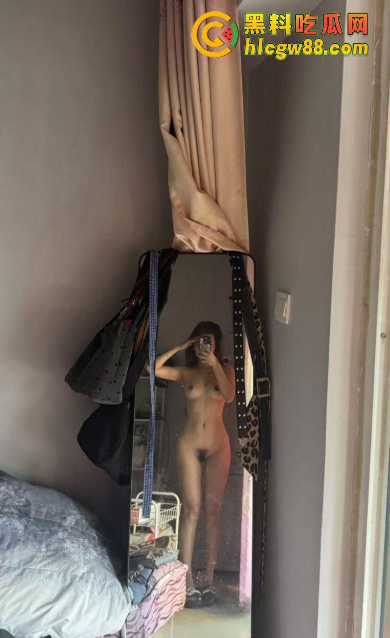 合肥美院音乐系『李木木』背着男友约炮，男友还舔着当女神供奉，发男友性感照却是约炮挨操时随手拍的！-4