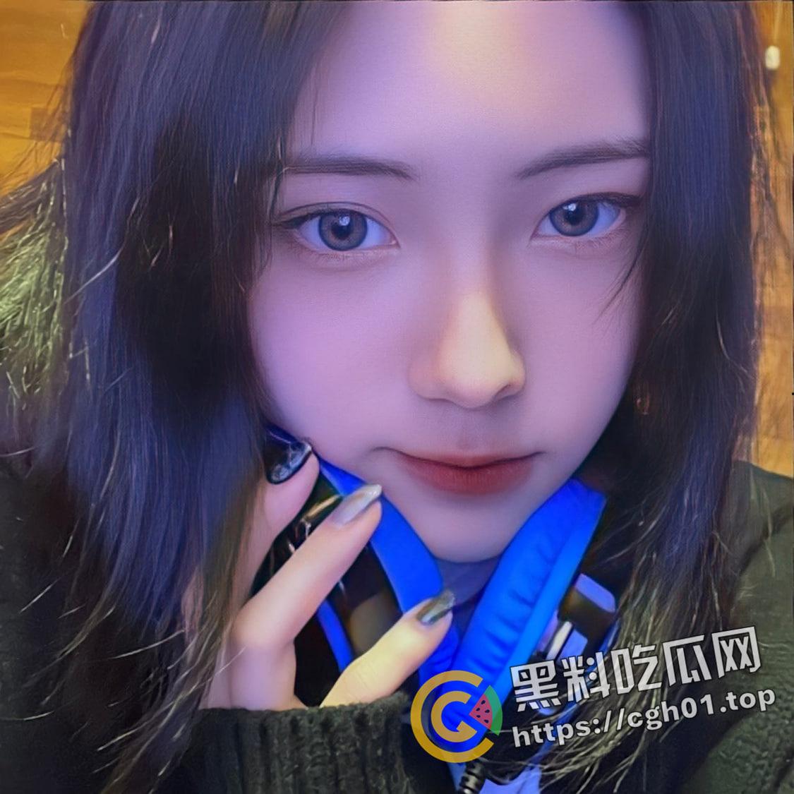 台湾台北大学生 教科书级别反差婊  御姐脸的人性飞机杯 自慰都能水多的溢出来-6