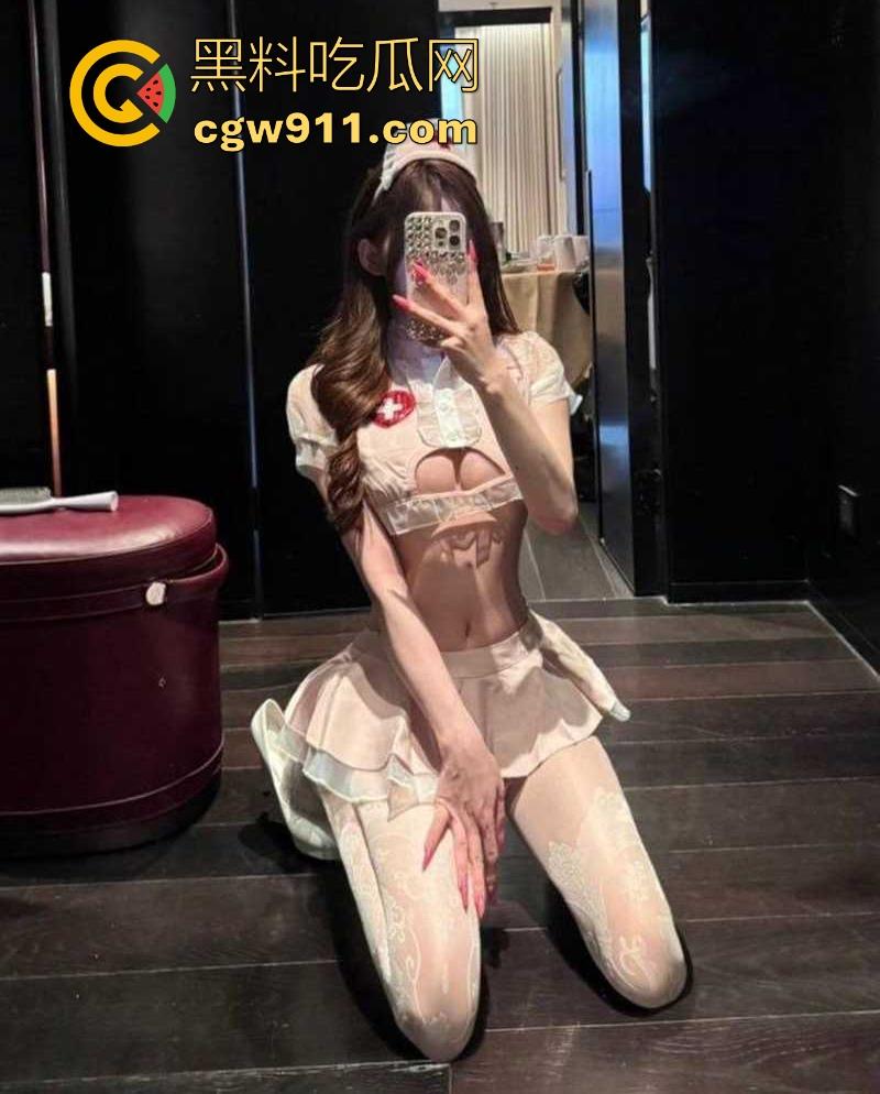 极品性感福利姬【李恩秀】最新福利曝光,童颜巨乳性感尤物,戴跳蛋玩露出调教,猛操后入花式3P超淫荡!-2